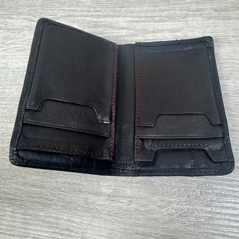 Oakley Vintage Bifold Leather Wallet‎ OS Slim Black Quilted Red Stitching Logo